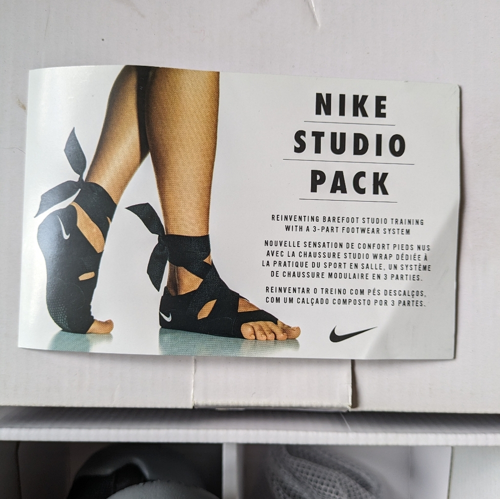 Nike Studio Wrap Pack size 7.5